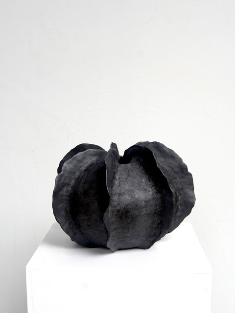 L’Océan noir urchin small - AnneFrance Monshouwer