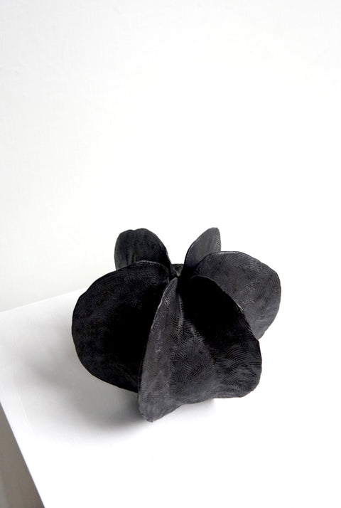 L’Océan noir urchin small - AnneFrance Monshouwer